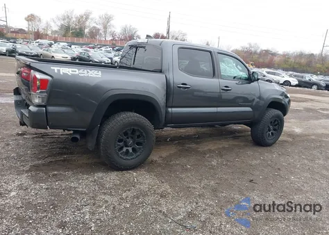 2021 Toyota Tacoma Trd Off-Road z USA, uszkodzony, nr VIN 3TMCZ5AN8MM438732